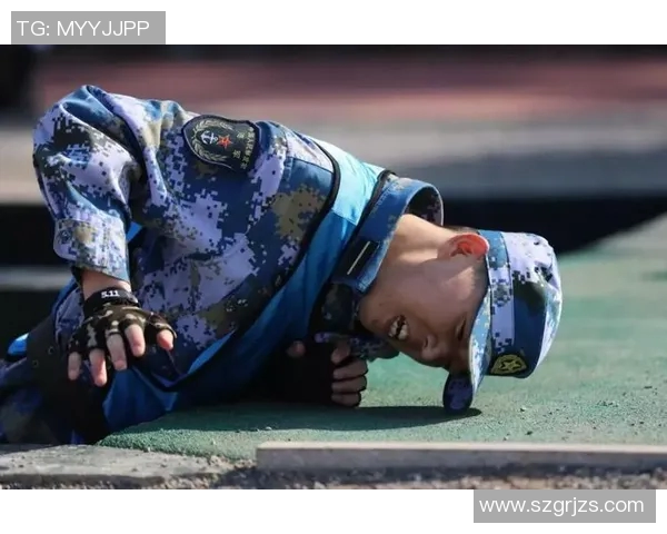 重庆足球队的耐力揭秘与训练背后的故事与精神探讨 重庆足球队的耐力揭秘与训练背后的故事与精神探讨