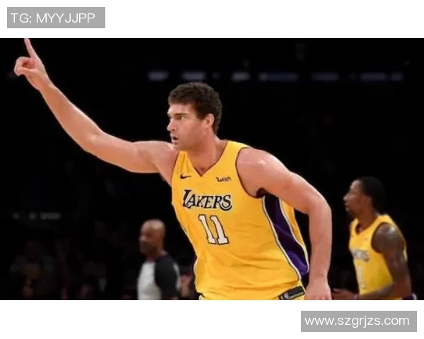 布鲁克洛佩斯的篮球之路与影响力分析