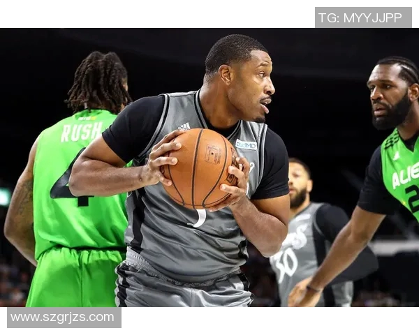 扬尼斯阿德托昆博如何在NBA赛场上创造传奇与辉煌的篮球生涯