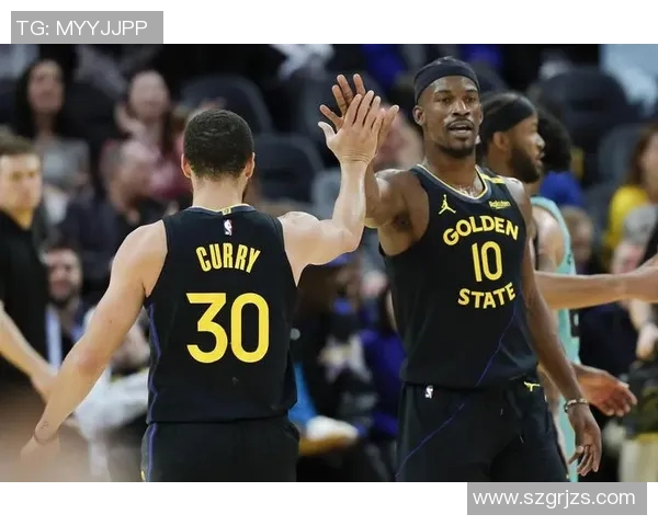 马刺与勇士季后赛第三场激战回顾球星表现与战术分析