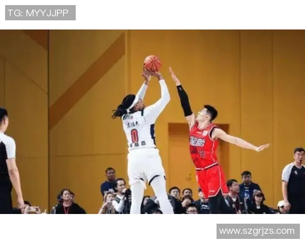 首钢队与广州男篮激战正酣谁能在CBA赛场上笑到最后