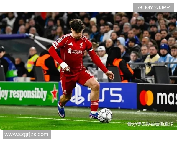 利物浦与巴萨激战正酣当前比分揭晓引发球迷热议 利物浦与巴萨激战正酣当前比分揭晓引发球迷热议